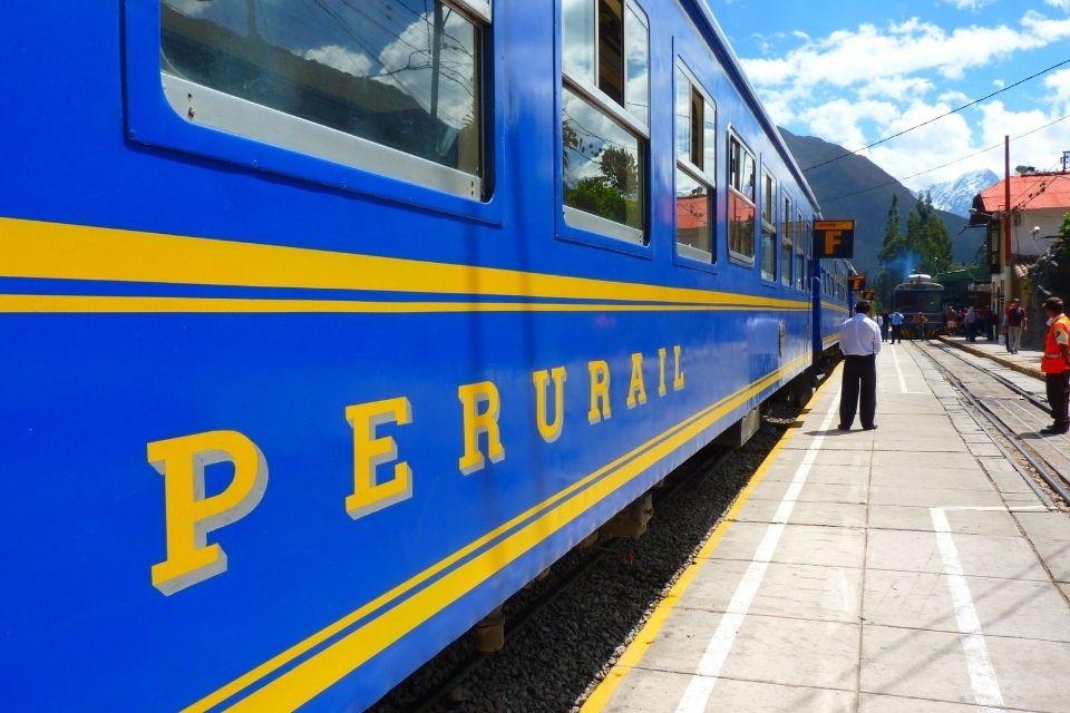 Trein naar Aguas Calientes in de Heilige Vallei in Peru