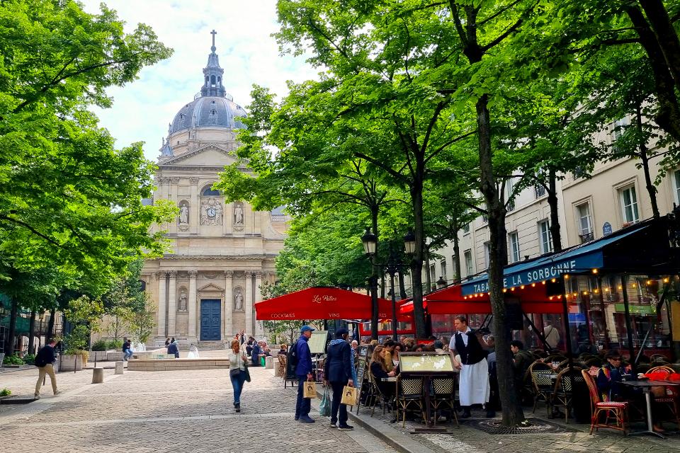 Bistrot op Place Sorbonne, Parijs, Frankrijk