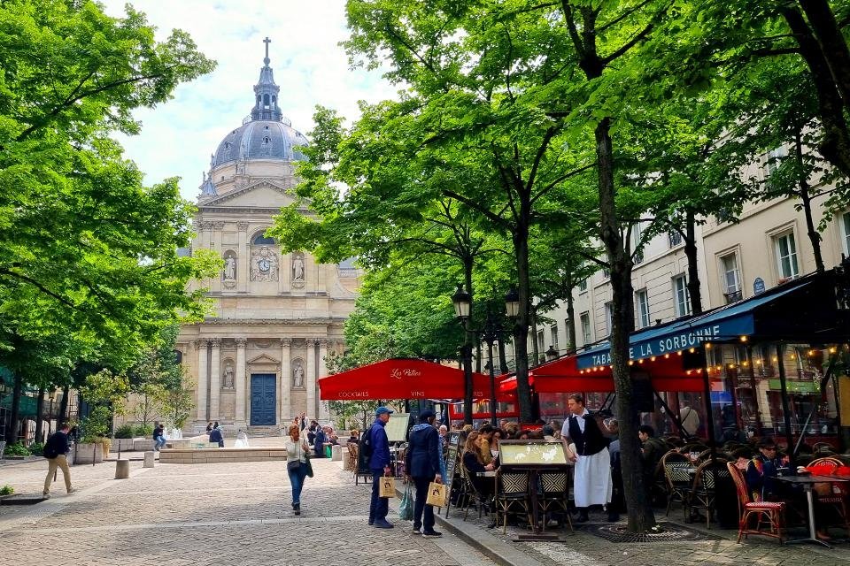 Bistrot op Place Sorbonne, Parijs, Frankrijk