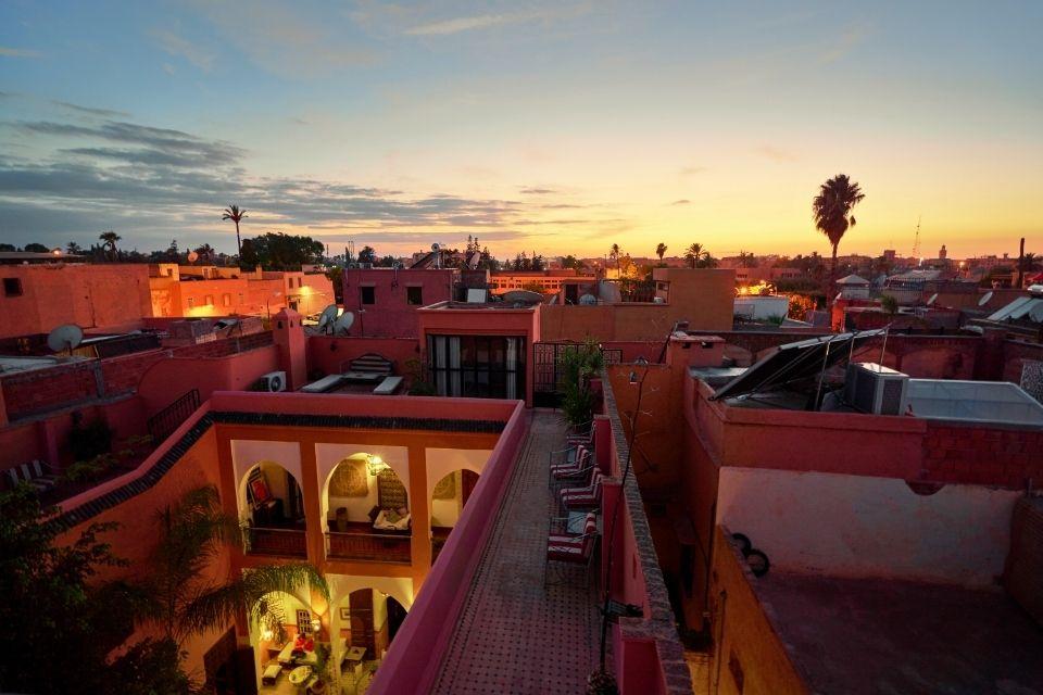 De avond valt over Casablanca Marokko