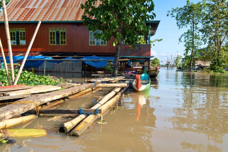 Visserhuis aan Lake Tempe, Sulawesi, Sengkang, Indonesië