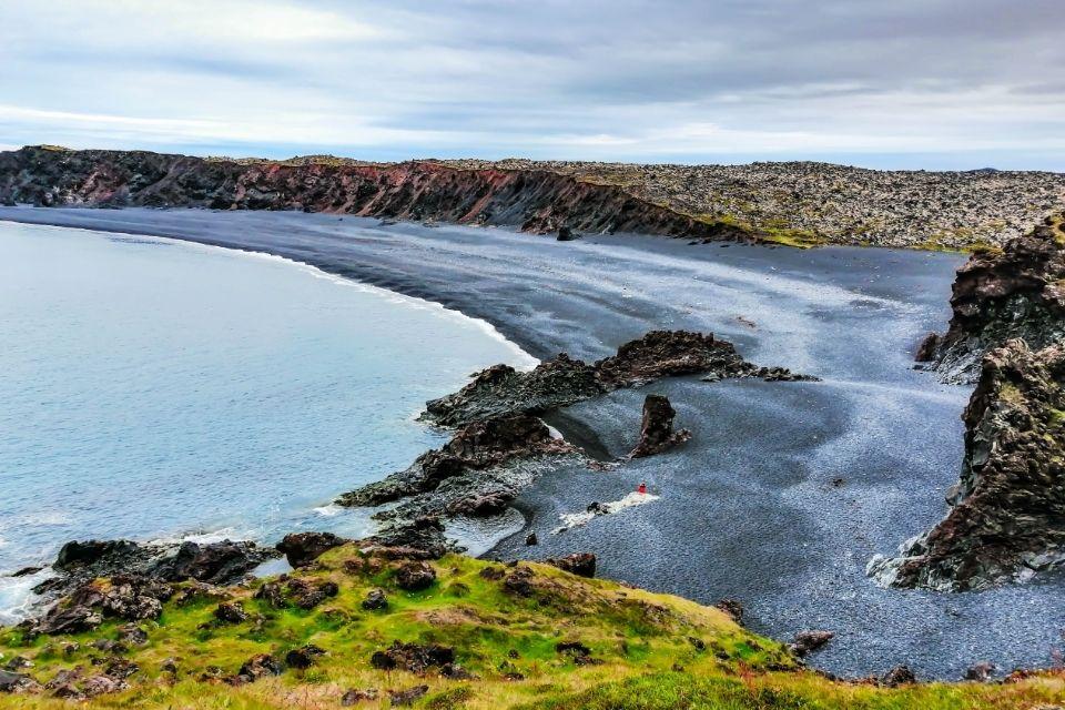 Zwarte lavastrand Djúpalónssandur in IJsland