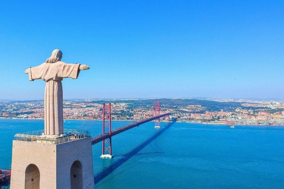 Cristo Rei en de Ponte 25 de Abril in Lissabon Portugal