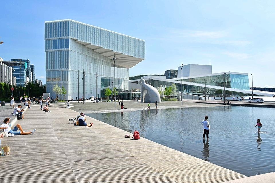 Deichman Bjørvika bibliotheek en de opera in Oslo, Noorwegen