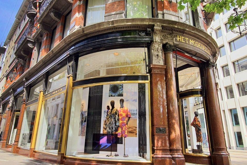Het Modepaleis van Dries van Noten in Antwerpen België © Ana Izamska