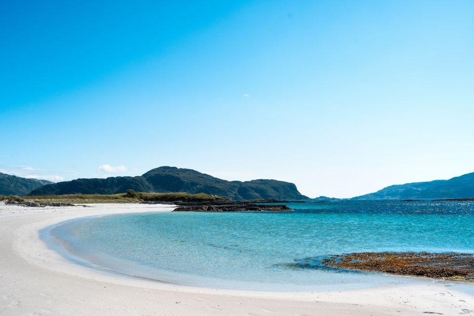 Het strand Grotlesanden in Noorwegen
