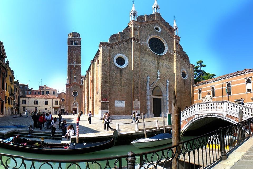  Santa Maria Gloriosa dei Frari in Venetië, Italië