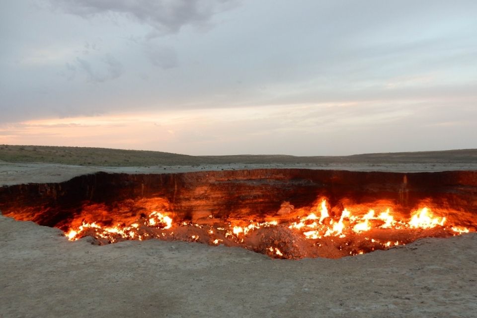 Darvaza-gaskrater in de Karakum-woestijn, Turkmenistan