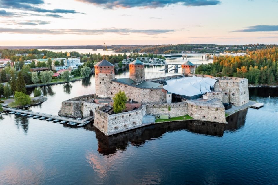 Zicht op het Olavinlinnakasteel, Savonlinna, finland