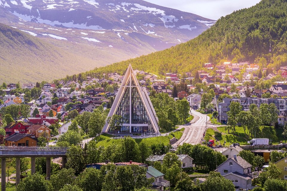 De IJszeekathedraal in Tromsø, Noorwegen