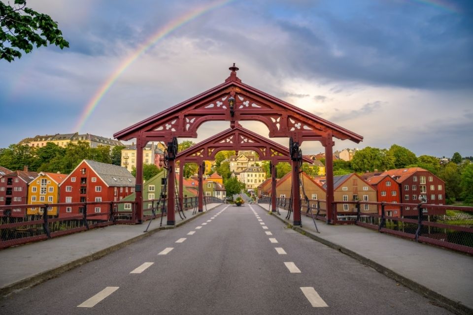 De oude stadsbrug van Trondheim, Noorwegen