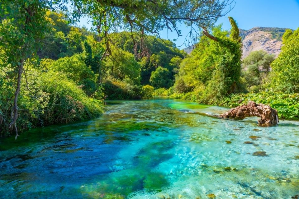 Syri i Kaltër, Muzinë, Albanië