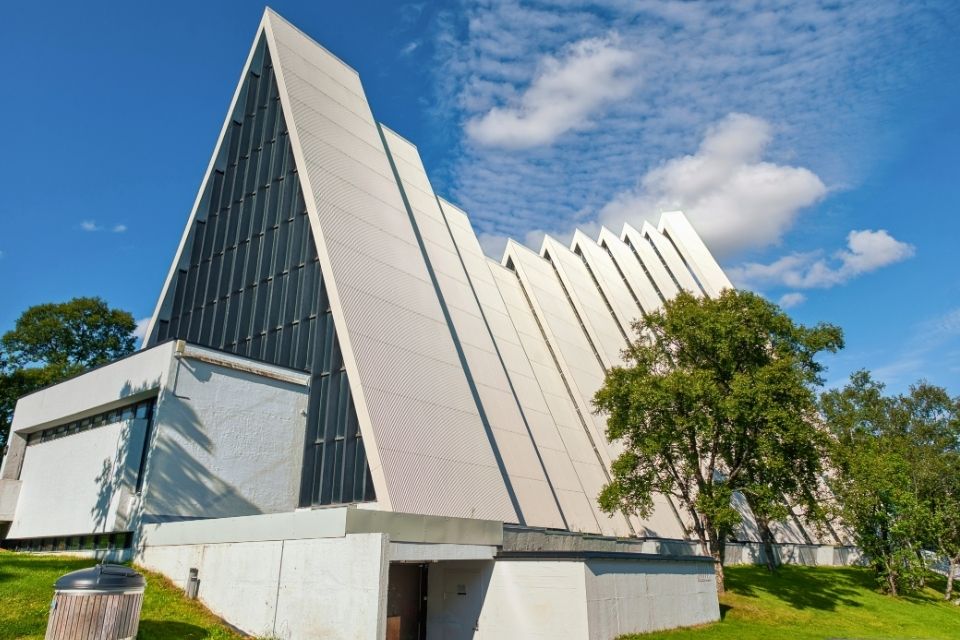 De IJzeekathedraal in Tromsø Noorwegen