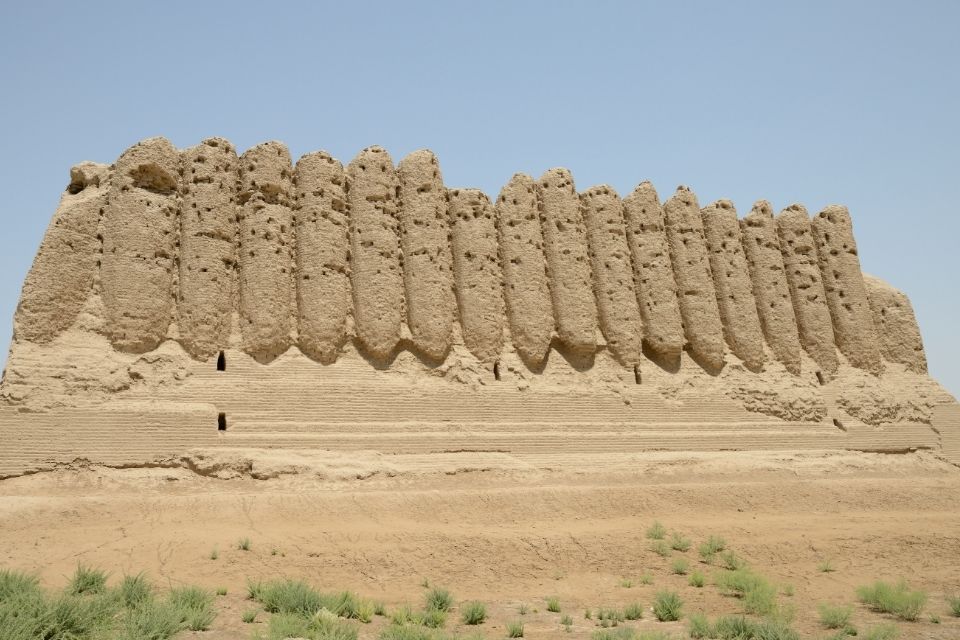 De ruïnes van de Grote Kyz-Kala in de oude stad Merv, Turkmenistan