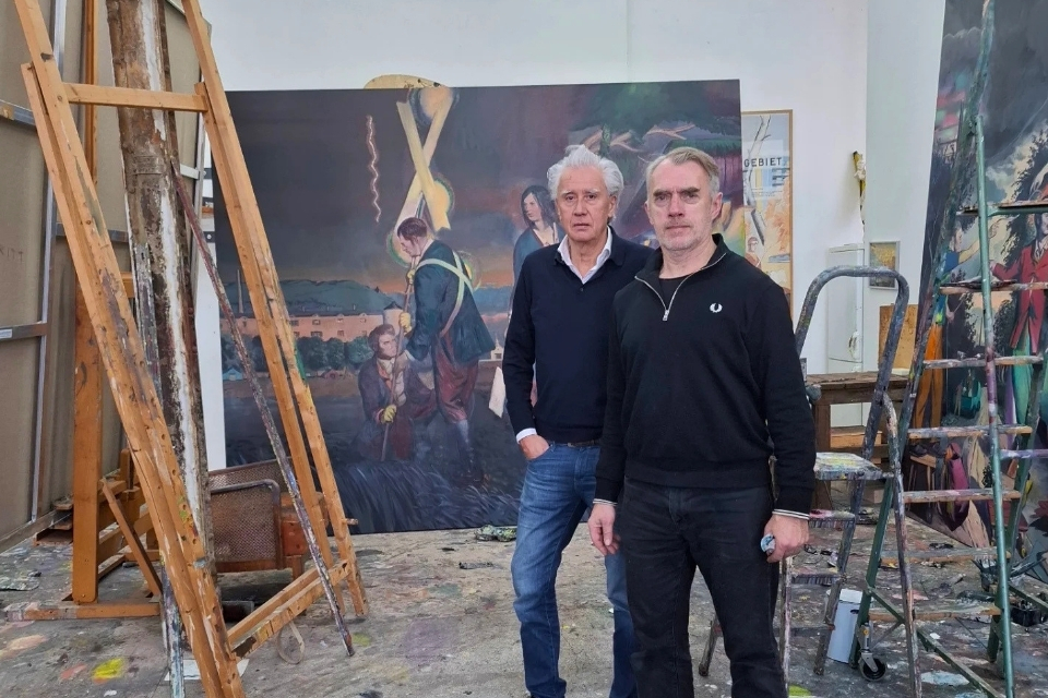 Harry Tupan en Neo Rauch in zijn atelier in Die Spinnerei in Leipzig