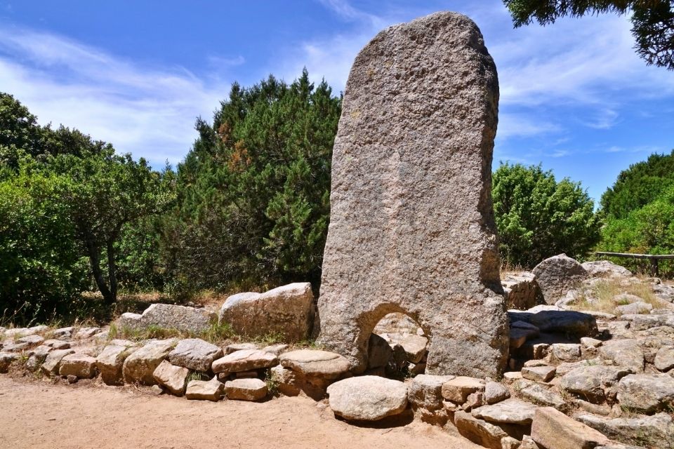 Tomba dei Giganti in Gallura, Sardinië, Italië