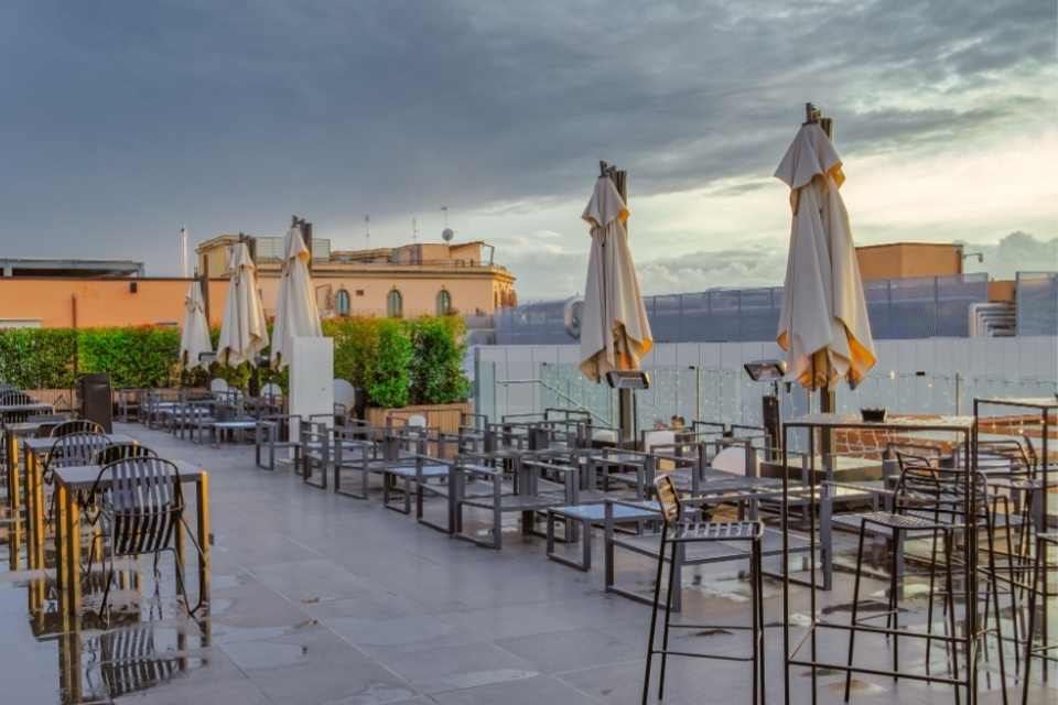 Dakterras van La Rinascente in Rome, Italië