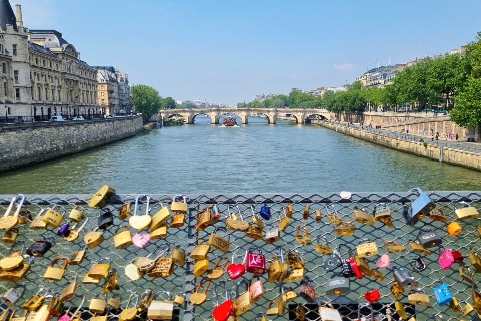 Zicht op Pont Neuf, Parijs, Frankrijk