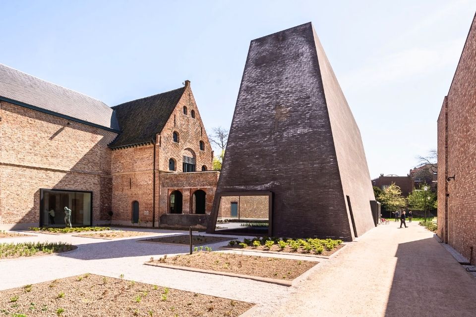 Exterieur Abby Kortrijk België| Foto © Toerisme Leiestreek