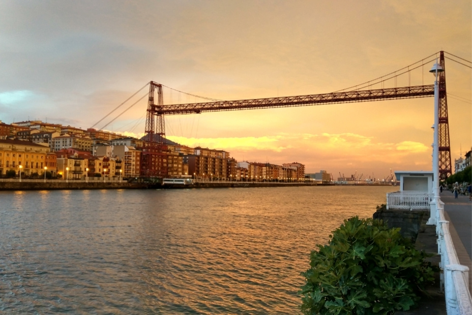 De brug van Bizkaia in Bilbao, Spanje