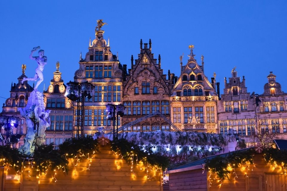 Kerstmarkt op de Grote Markt in Antwerpen, België